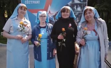 Сёстры милосердия поздравили с Днём Победы военнослужащих, проходящих лечение в Окружном военном госпитале